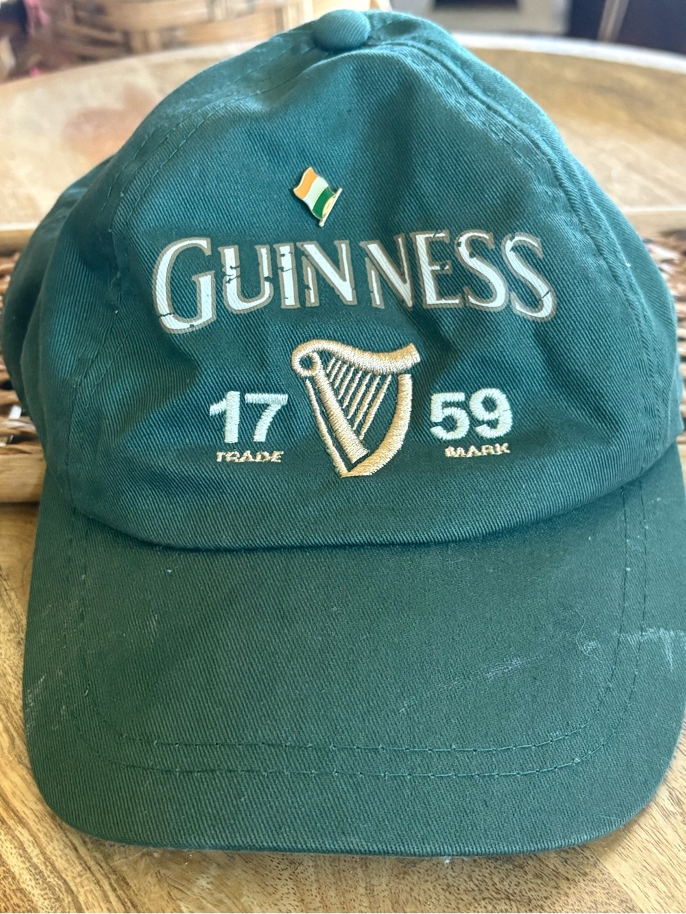 Guinness Irish Beer drinking hat with 3 collectable Irish Pins Velcro snap
